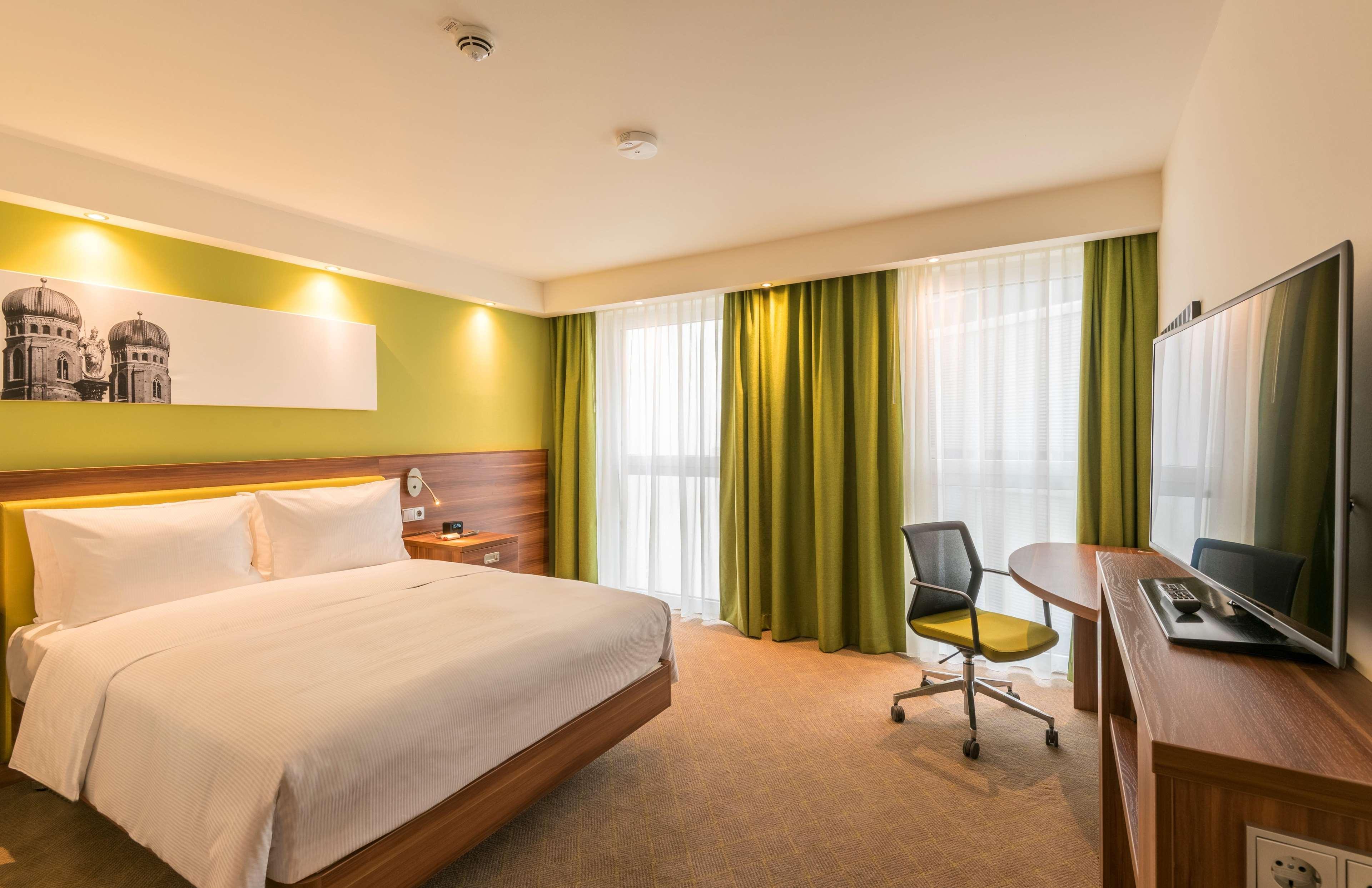 Отель Hampton By Hilton Munich City West Экстерьер фото