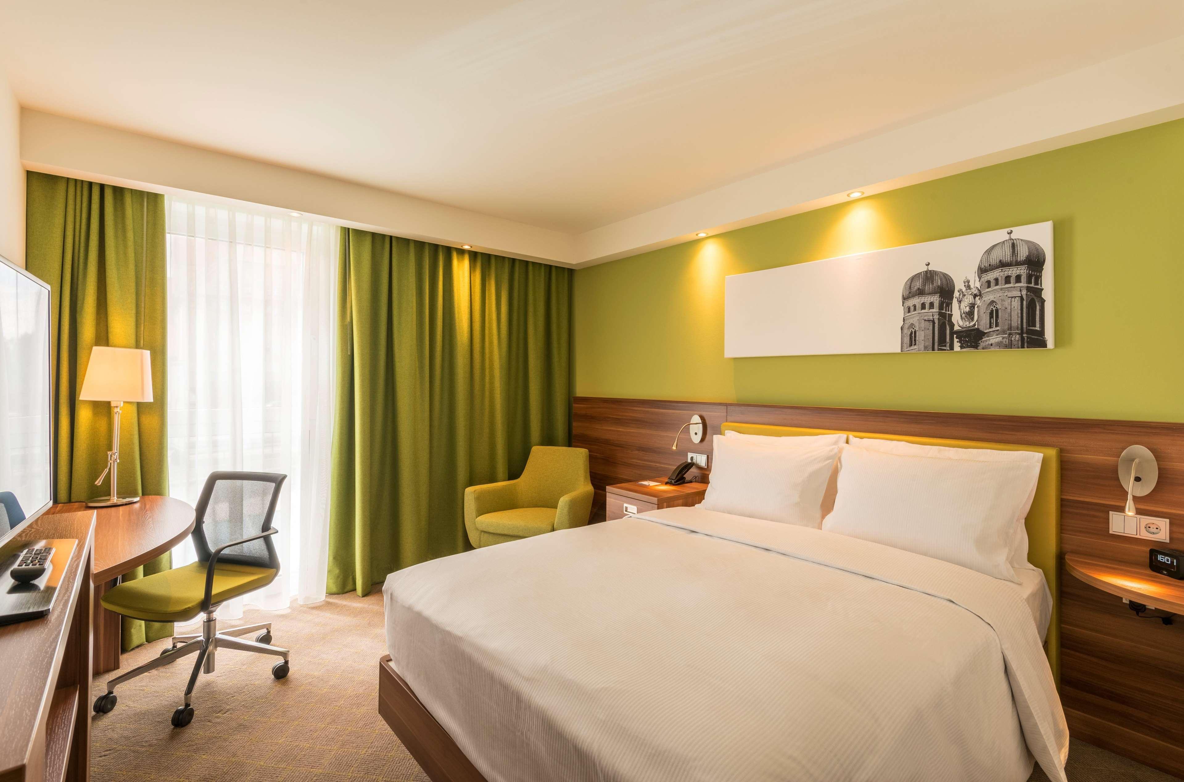 Отель Hampton By Hilton Munich City West Экстерьер фото