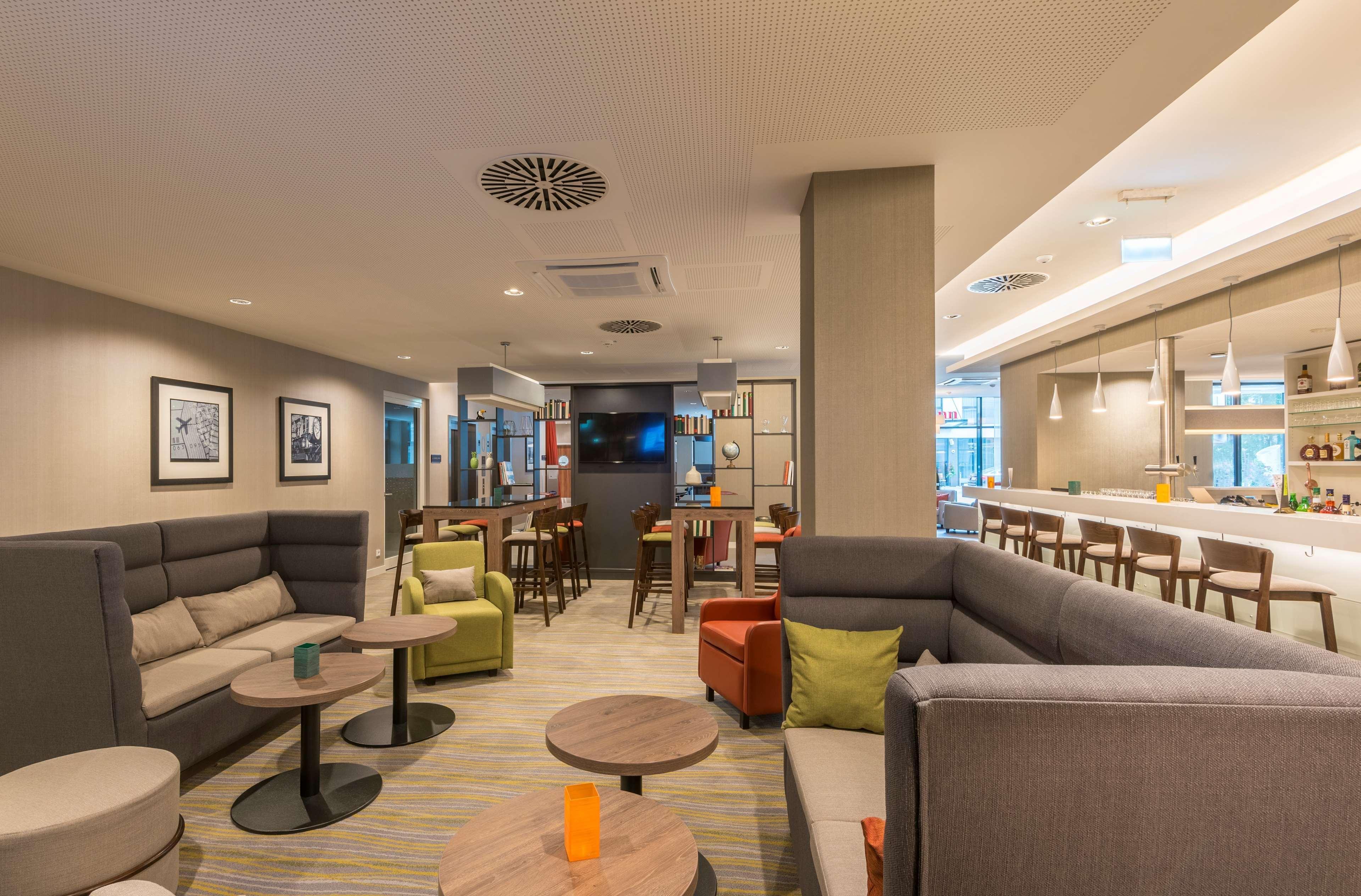 Отель Hampton By Hilton Munich City West Экстерьер фото