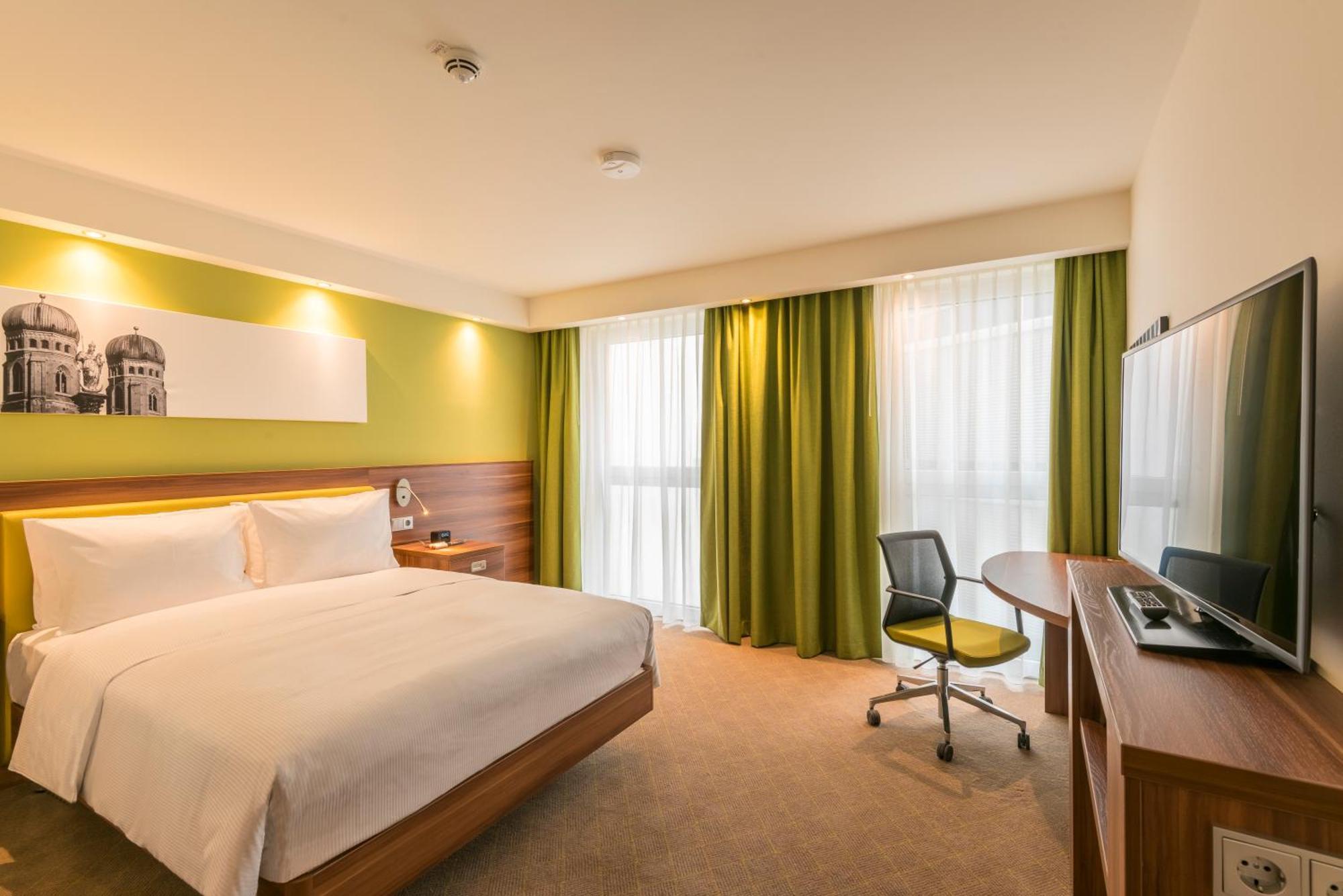 Отель Hampton By Hilton Munich City West Экстерьер фото