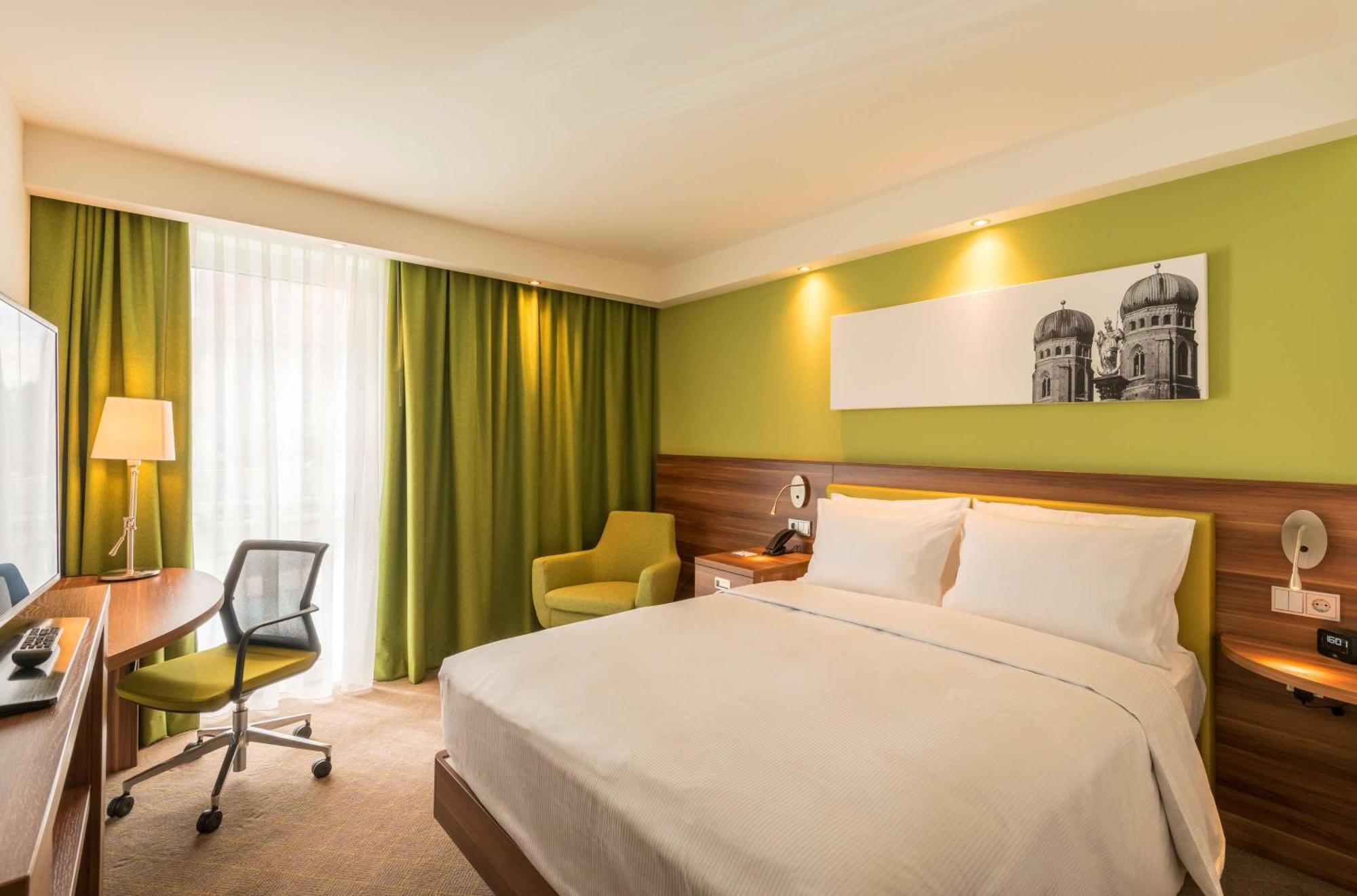 Отель Hampton By Hilton Munich City West Экстерьер фото